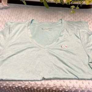 🎄Under armor shirt